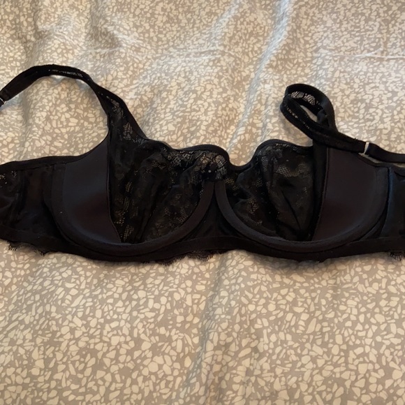 Black lace bra Victoria secret - Picture 3 of 4